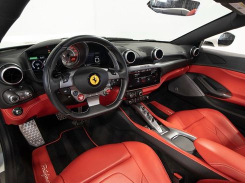 Used 2019 Ferrari Portofino image 5