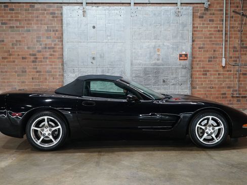 Used 2004 Chevrolet Corvette Convertible w/ Preferred Equipment Group image 46