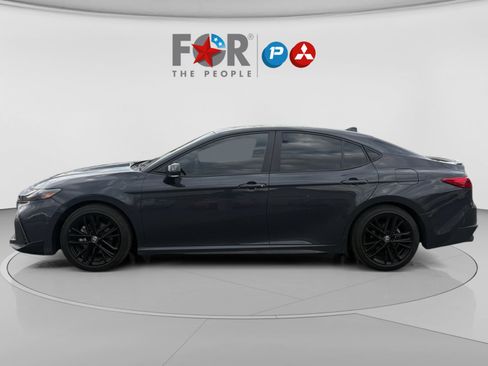 Used 2025 Toyota Camry SE image 2