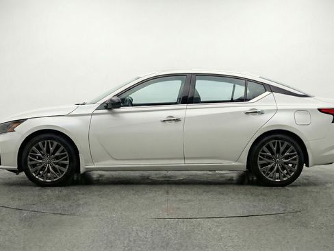 Used 2025 Nissan Altima 2.5 SV image 5