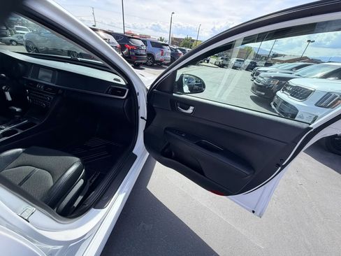 Used 2018 Kia Optima S image 27