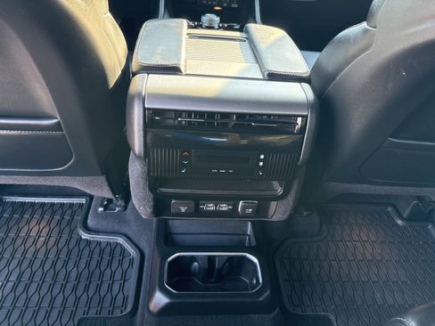 Used 2023 Jeep Wagoneer Series II AWD/4WD image 15