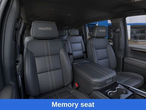 New 2025 Chevrolet Suburban High Country image 17