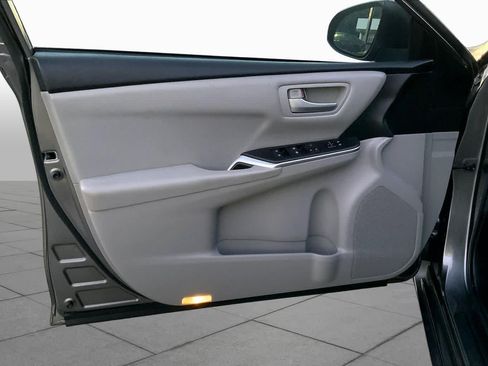 Used 2017 Toyota Camry SE FWD image 21