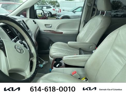 Used 2012 Toyota Sienna XLE AWD/4WD image 7