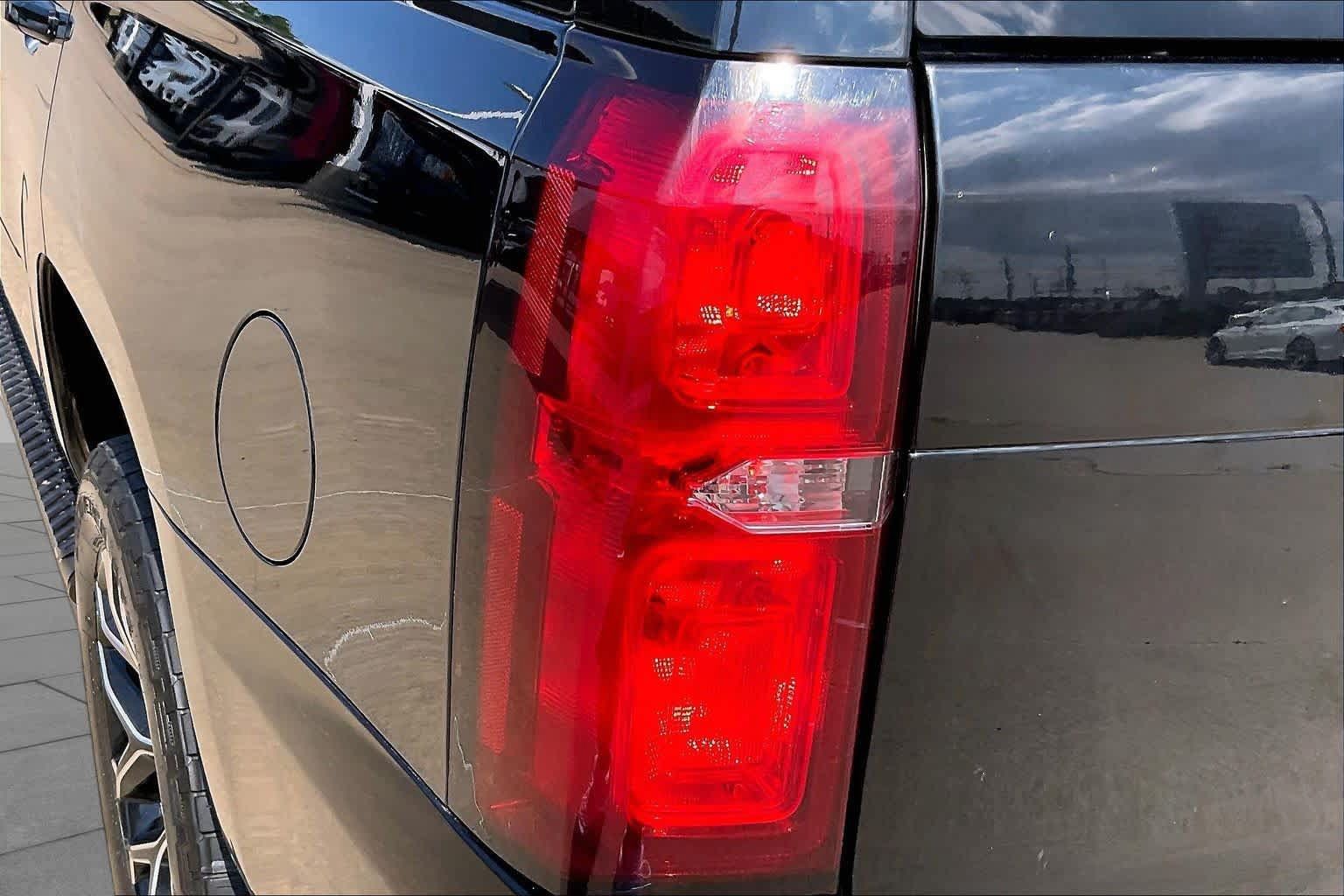 Used 2018 Chevrolet Tahoe LT AWD/4WD image 26