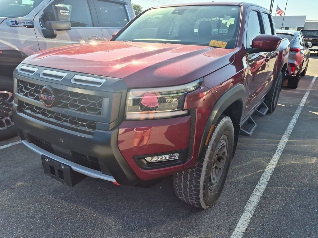 Used 2025 Nissan Frontier PRO-4X AWD/4WD image 2