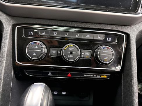 Used 2023 Volkswagen Atlas SE w/ Panoramic Sunroof Package FWD image 18