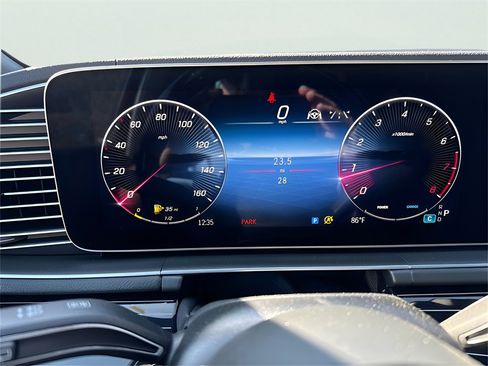 New 2025 Mercedes-Benz GLS 580 4MATIC image 15