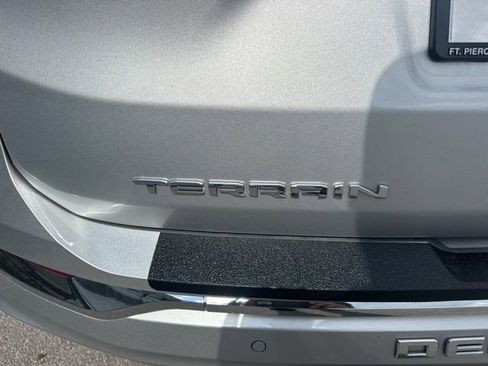 Used 2022 GMC Terrain Denali image 9