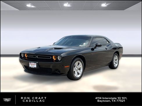 Used 2023 Dodge Challenger SXT RWD image 1