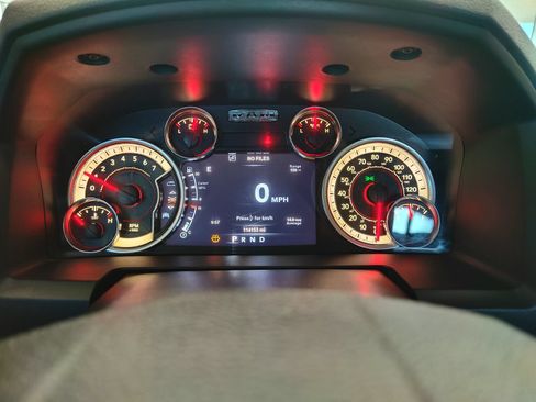 Used 2018 RAM 1500 SLT AWD/4WD image 14