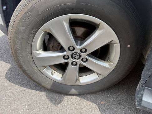 Used 2015 Toyota RAV4 XLE AWD/4WD image 22