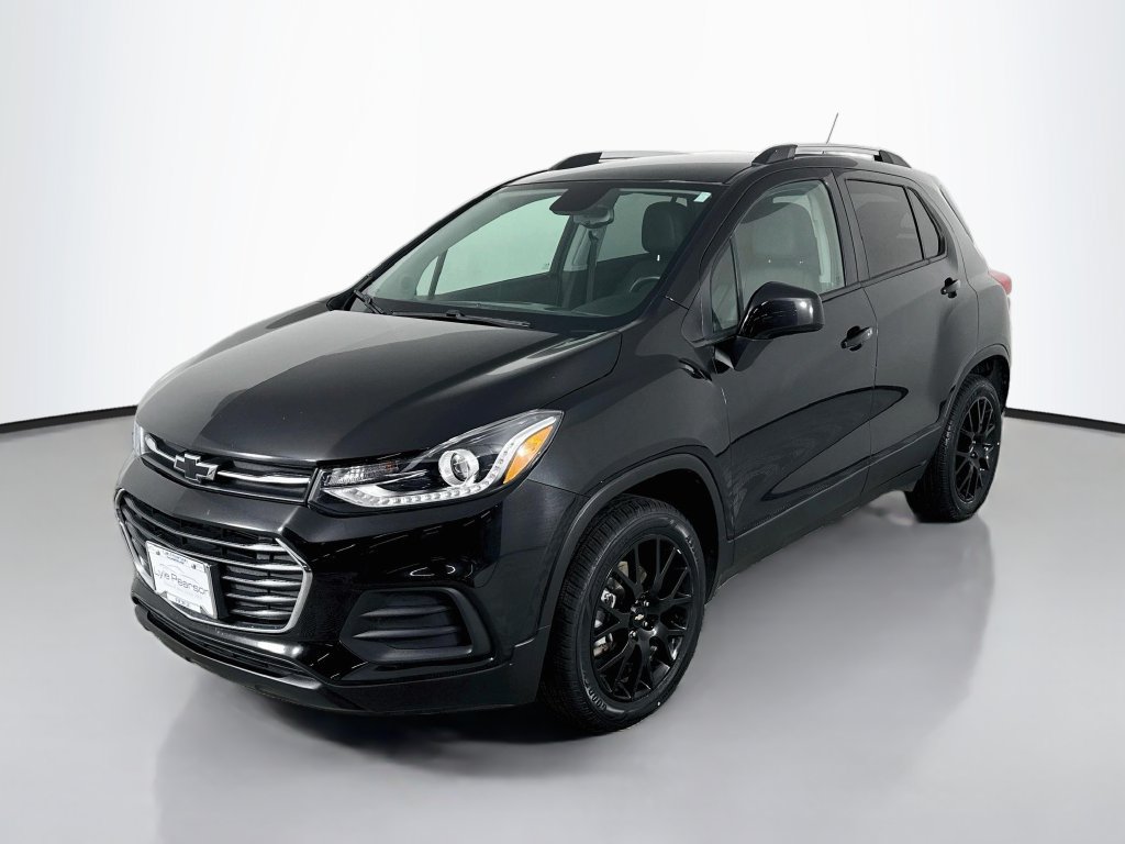 Used 2022 Chevrolet Trax LT w/ Premium Seat Package AWD/4WD image 1