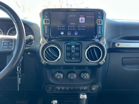 Used 2016 Jeep Wrangler Unlimited Sahara w/ Connectivity Group image 28