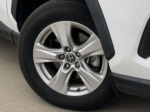 Used 2021 Toyota RAV4 LE AWD/4WD image 9