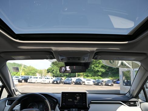Used 2019 Toyota RAV4 XLE Premium w/ Cold Weather Package AWD/4WD image 14