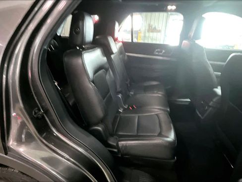 Used 2018 Ford Explorer XLT w/ Equipment Group 202A image 19