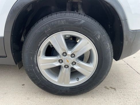 Used 2021 Chevrolet Trax LS w/ Tint and Cruise Package FWD image 17