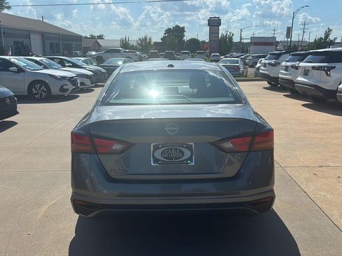Used 2025 Nissan Altima 2.5 SV FWD image 5