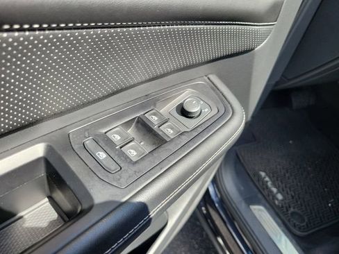 Used 2024 Volkswagen Atlas SE w/ Panoramic Sunroof Package FWD image 18