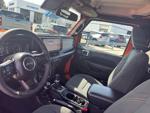 Used 2025 Jeep Wrangler Unlimited Sport AWD/4WD image 24