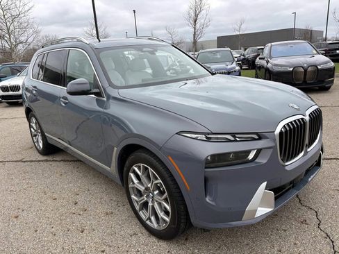 Used 2023 BMW X7 xDrive40i w/ Executive Package image 3