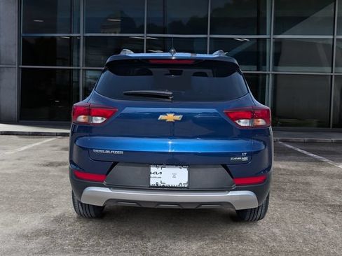 Used 2022 Chevrolet TrailBlazer LT w/ LPO, Blackout Package FWD image 6