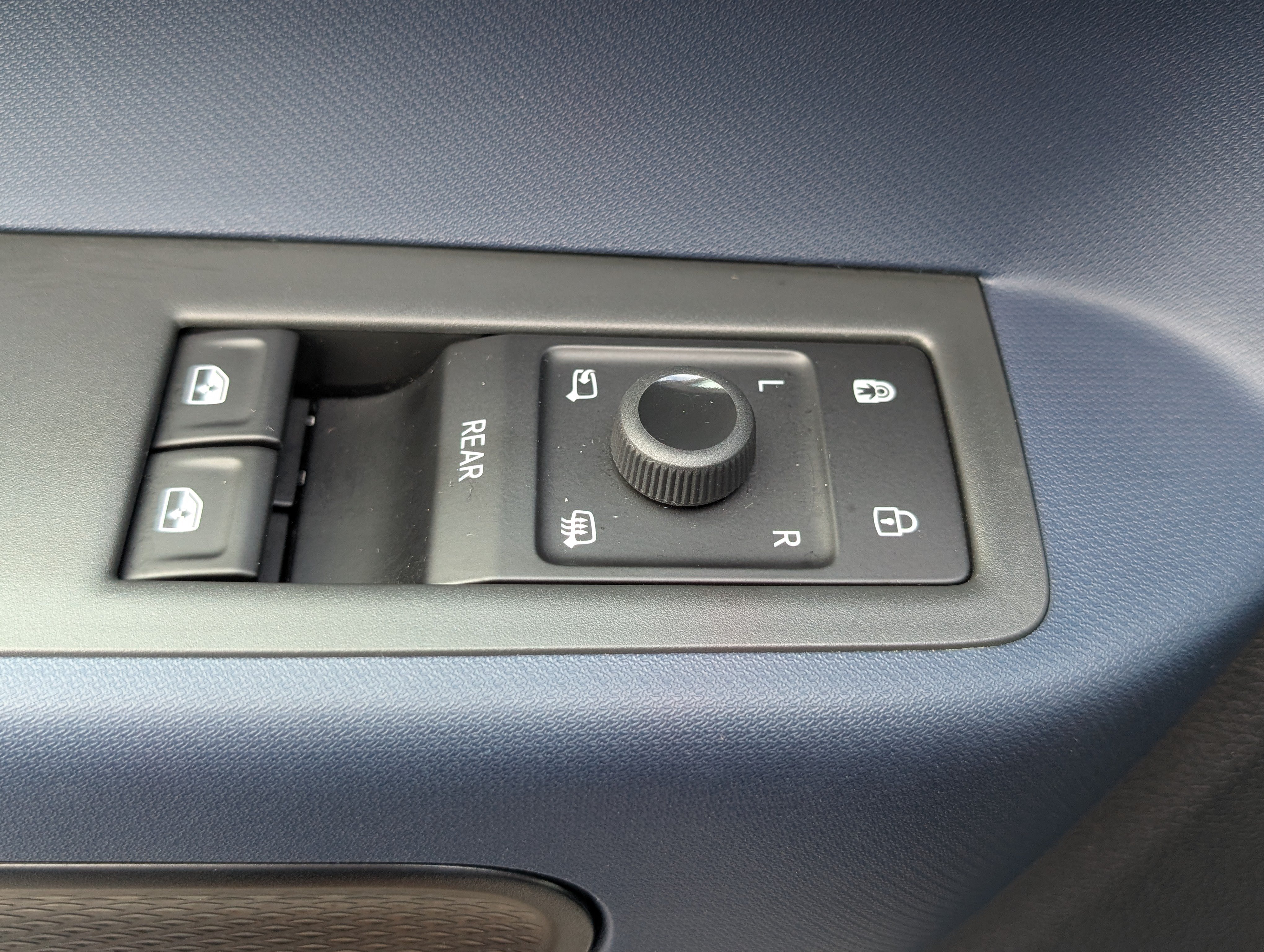 Used 2025 Volkswagen ID. Buzz Pro S RWD image 20