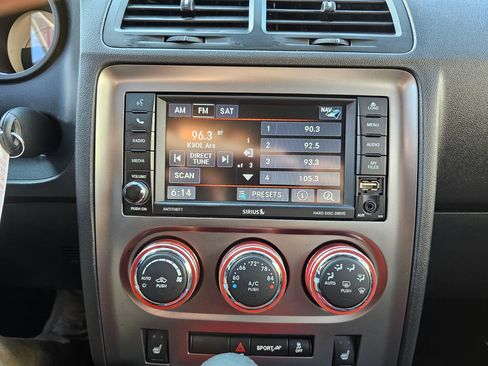 Used 2014 Dodge Challenger SXT RWD image 12