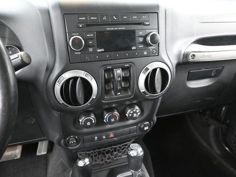 Used 2017 Jeep Wrangler Unlimited Sport w/ Quick Order Package 24S AWD/4WD image 15
