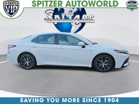 Used 2024 Toyota Camry SE w/ Cold Weather Package FWD image 9