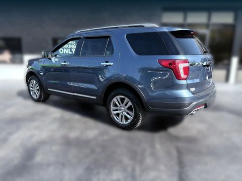 Used 2018 Ford Explorer XLT AWD/4WD image 4