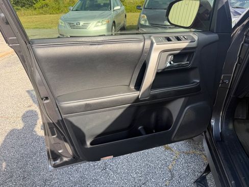 Used 2015 Toyota 4Runner SR5 AWD/4WD image 12