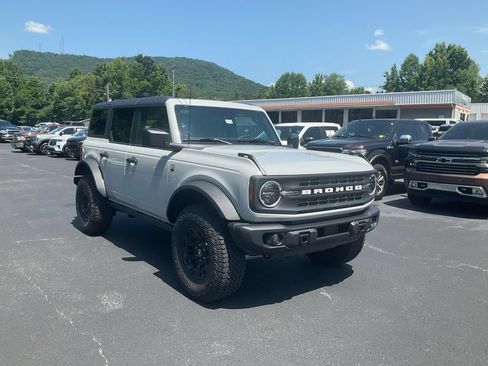 New 2026 Ford Bronco Big Bend w/ Black Diamond Package AWD/4WD image 3