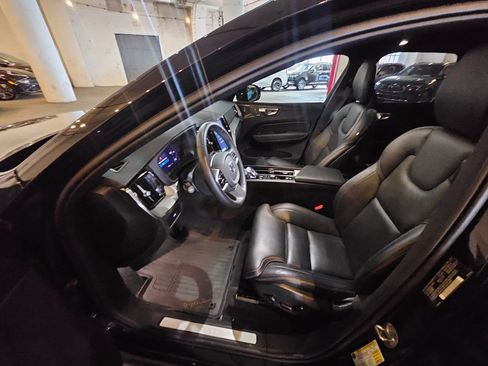Certified 2025 Volvo XC60 B5 Ultra AWD/4WD image 19