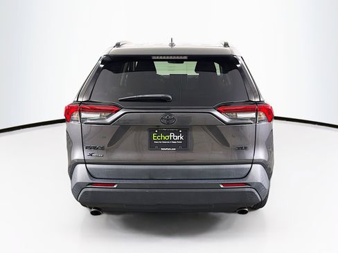 Used 2021 Toyota RAV4 XLE FWD image 7