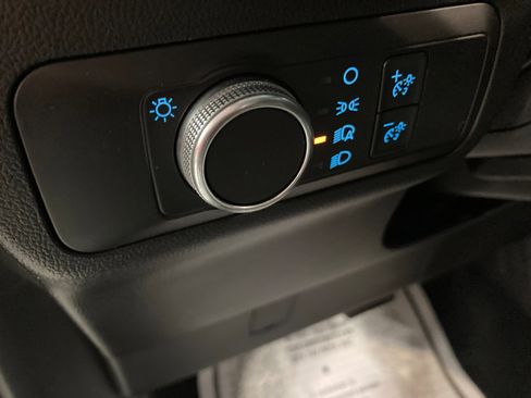 Used 2022 Ford Escape SE image 19