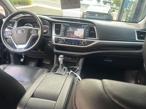 Used 2019 Toyota Highlander Limited AWD/4WD image 14