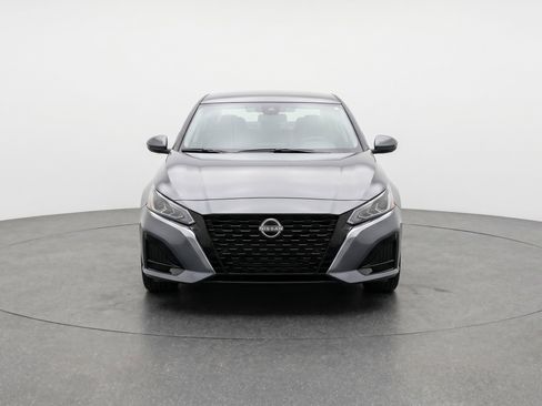 Used 2025 Nissan Altima 2.5 SV FWD image 2