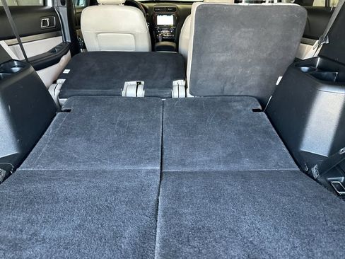 Used 2018 Ford Explorer XLT w/ Equipment Group 202A FWD image 15