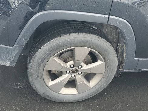 Used 2017 Jeep Cherokee Latitude w/ Cold Weather Group image 5