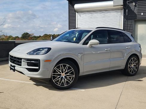 Certified 2025 Porsche Cayenne E-Hybrid image 1