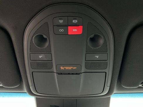 Used 2025 Genesis G70 2.5T image 18