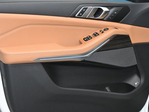 New 2026 BMW X5 xDrive50e w/ Executive Package image 3