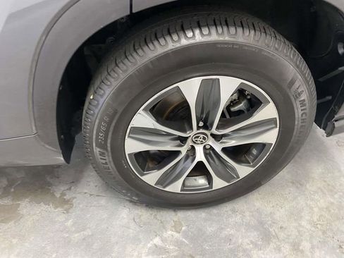 Used 2022 Toyota Highlander XLE image 9