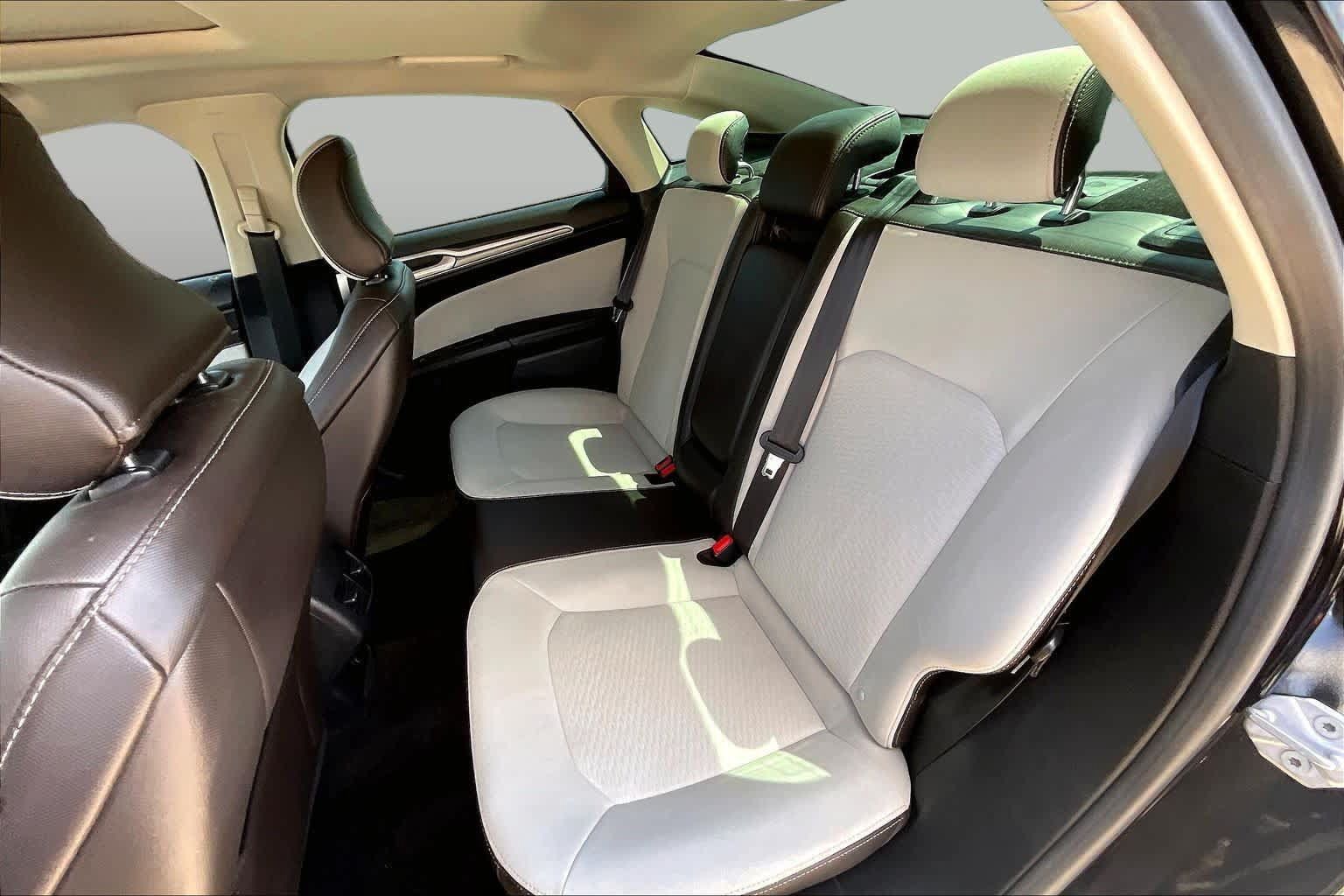 Used 2019 Ford Fusion SE w/ Equipment Group 151A FWD image 19