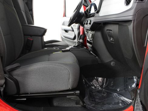 Used 2025 Jeep Wrangler Unlimited Sahara AWD/4WD image 19