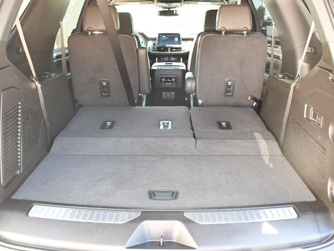 Used 2024 Chevrolet Tahoe Z71 w/ Z71 Off-Road Package AWD/4WD image 9