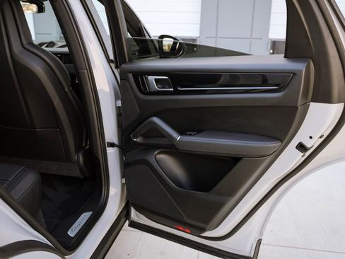 Used 2021 Porsche Cayenne Coupe image 25